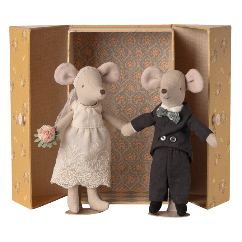 Couple de mariés souris...