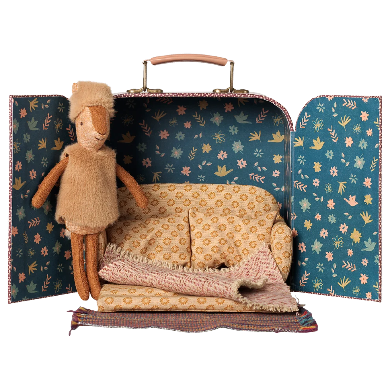 Faon dans sa valise